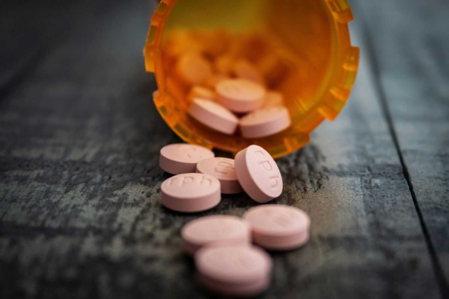 毒品犯罪被逮好慌張？律師教你如何應對，1 次看懂毒品防制條例
